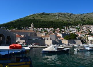 The Siege and the Fall of the Walls